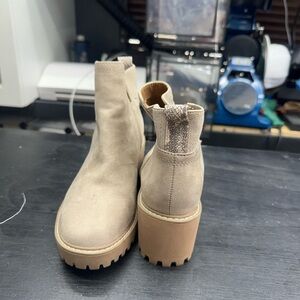 Universal threads Stylish Tan Ankle Boots